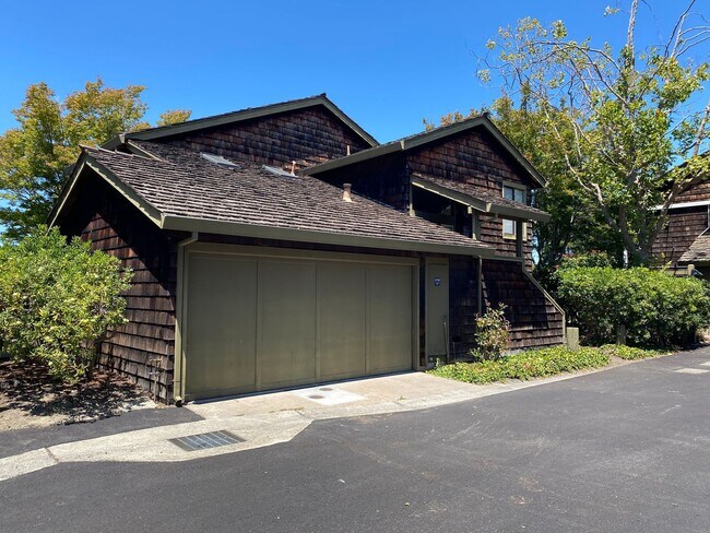 Building Photo - 2750 Sea View Pkwy
