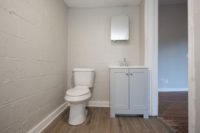 Building Photo - 731 Williams St