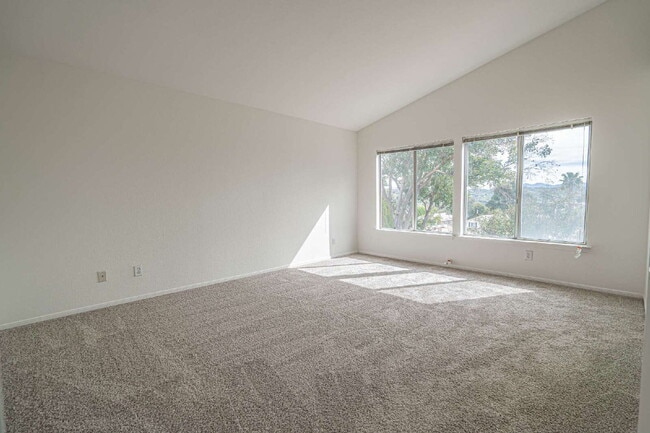 Building Photo - Charming Castaic Home