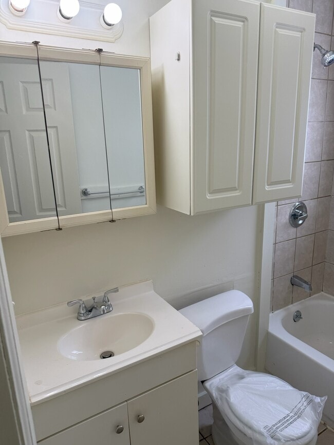 Building Photo - 912 Leland St