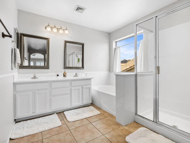 Building Photo - 4613 E Tumbleweed Dr