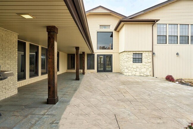 Building Photo - 1839 E Pleasantview Ln