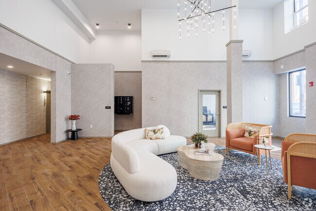 Lobby Photo - 733 W Pratt St