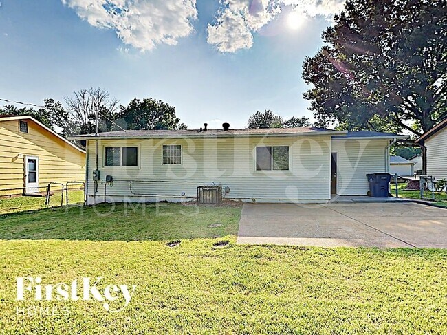 Building Photo - 11592 Las Ladera Dr