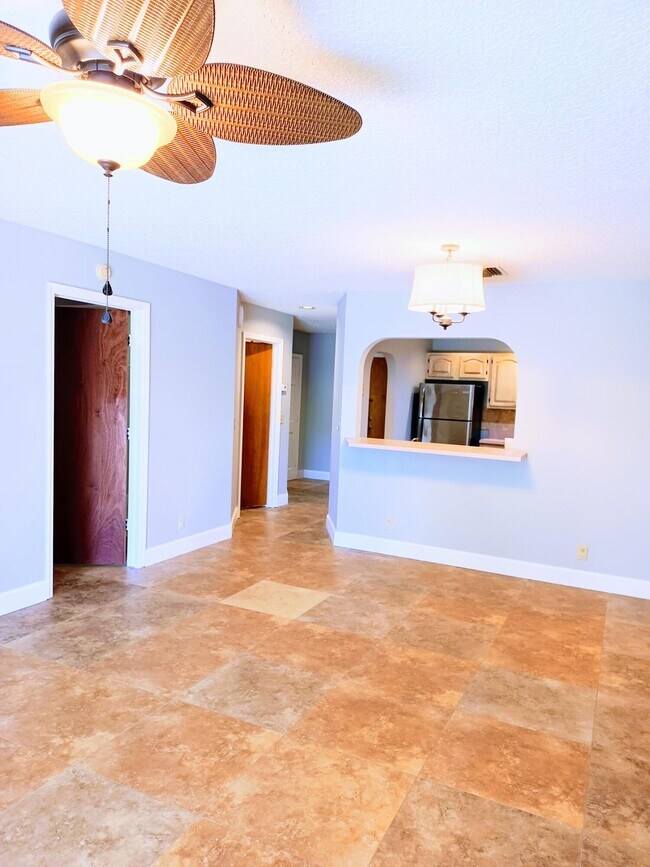 Building Photo - 1050 Staghorn St