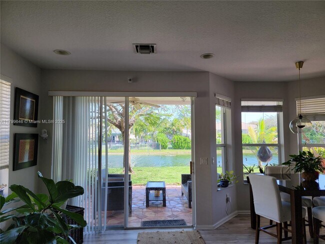 Building Photo - 15625 SW 52nd Ct