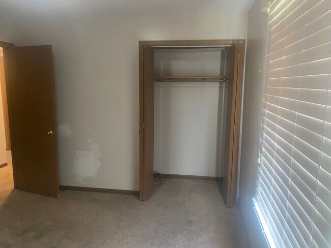 Building Photo - 612 E Madison St