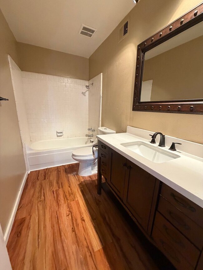 Building Photo - 2 Bedroom Condo in Natomas