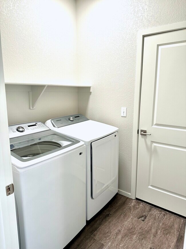 Building Photo - 2710 Barnstormer St