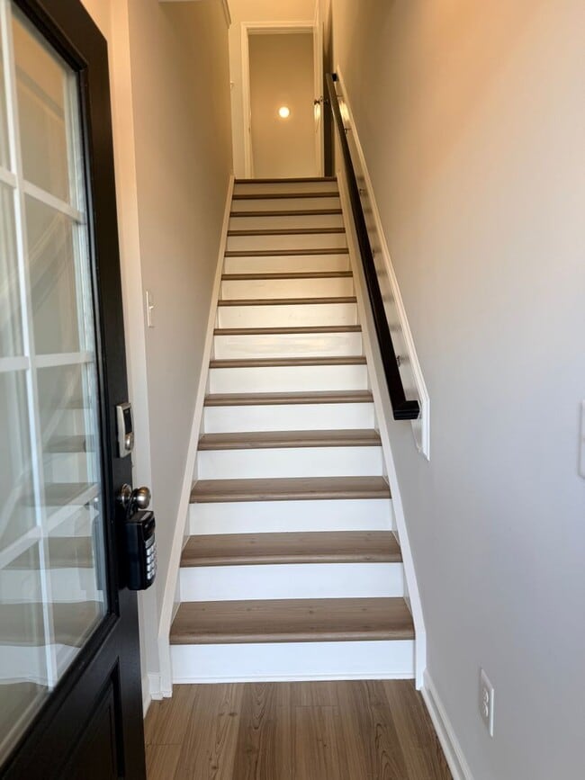 Building Photo - AMAZING Residence, Near Educational Facilities, With Wonderful Amenities!