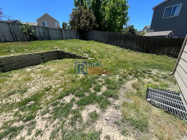 Building Photo - 4620 E Bennington Ave