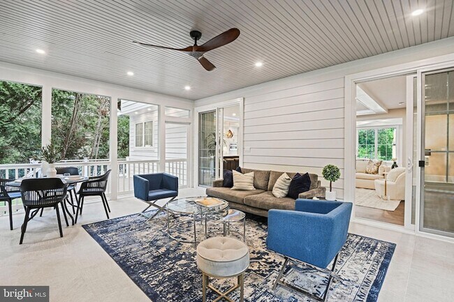 Building Photo - 9615 Locust Hill Dr