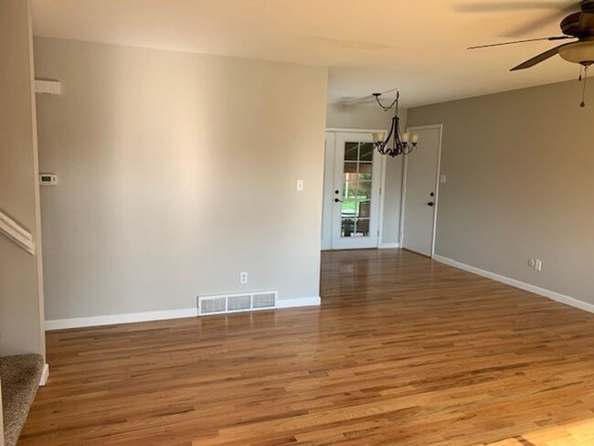 Building Photo - Beautiful 4 Bedroom Quad Level Located in Buffalo Ridge!!!!