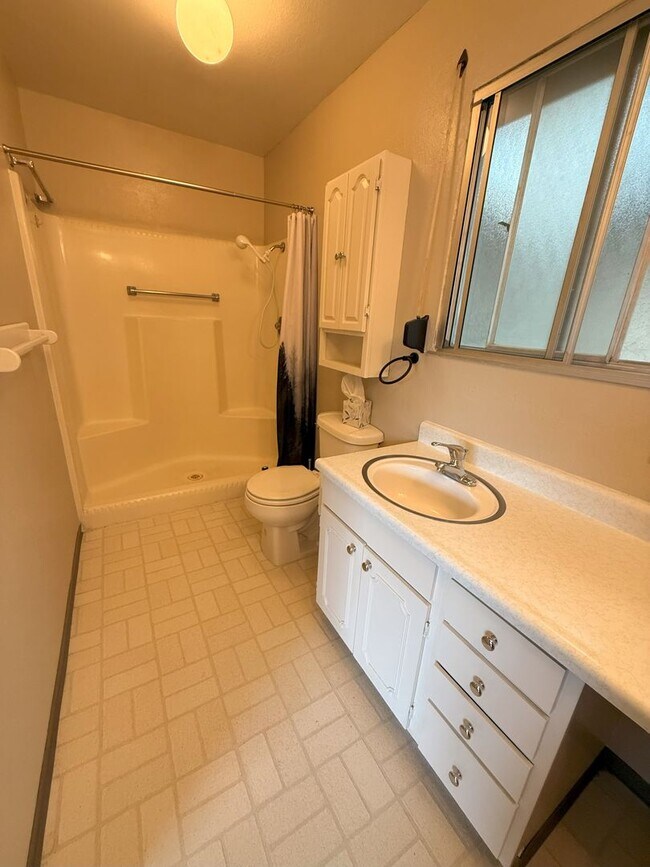Building Photo - Southwood Home