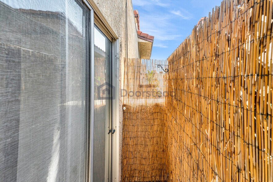 Building Photo - 15555 Nordhoff St