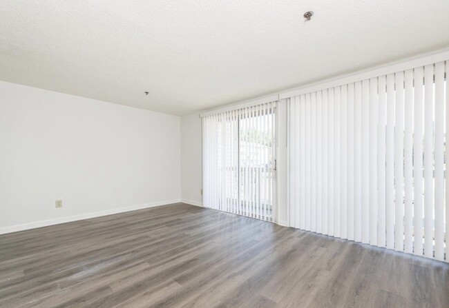 Building Photo - 1614 Arlyn Cir