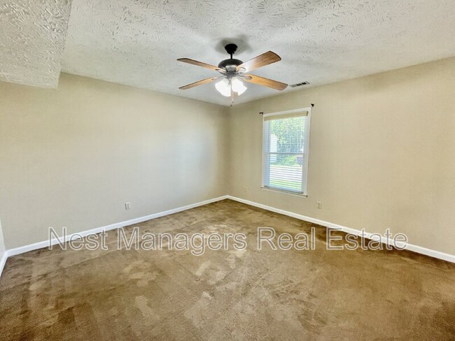 Building Photo - 127 Kristin Ave