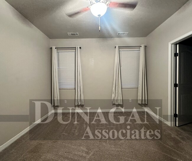 Building Photo - 4 Bedroom 2 Bath