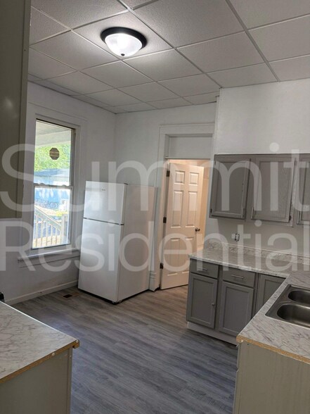 Building Photo - 1422 10th St
