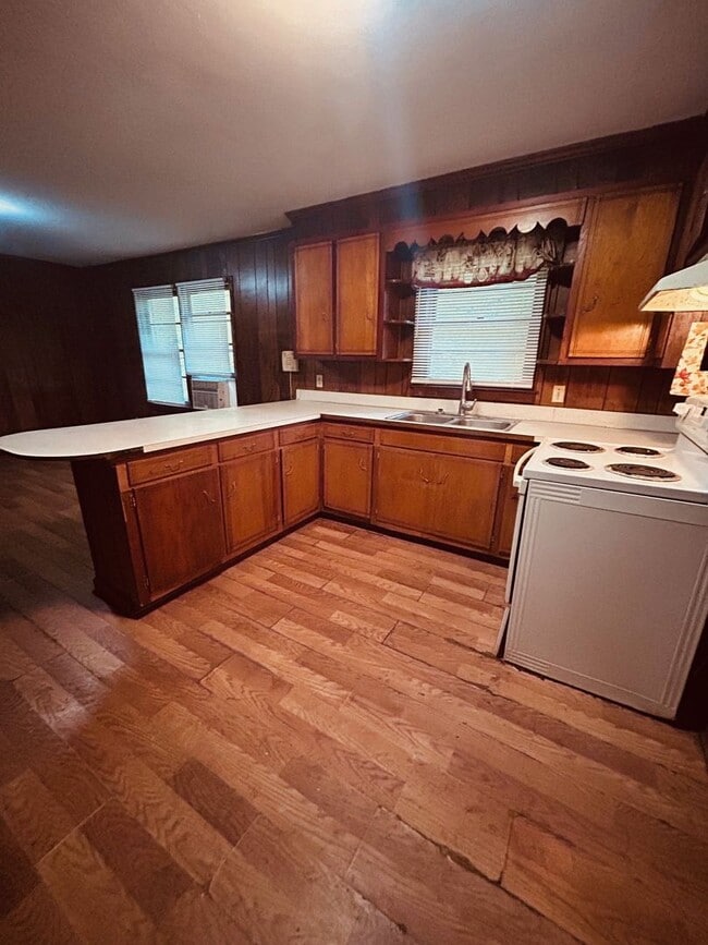 Building Photo - Charming Country Living - 3BR Brick Ranch in Round O