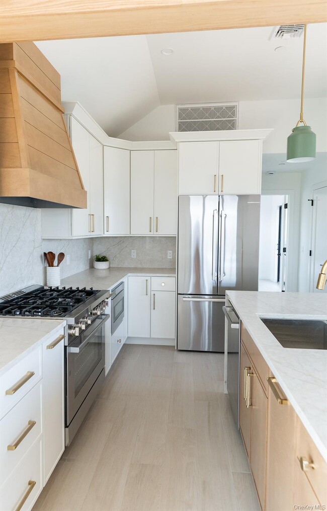 Building Photo - 319 Wilmot Rd