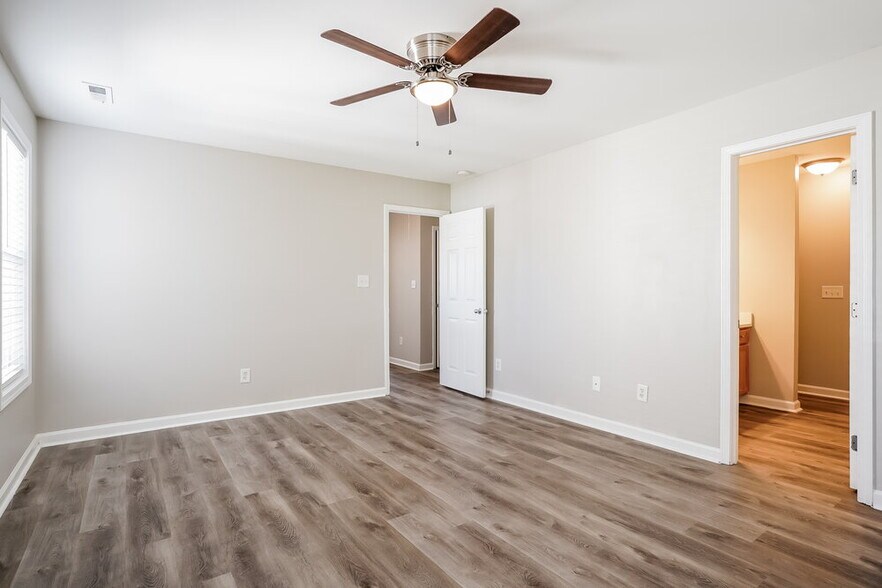 Building Photo - 3206 Hayling Dr