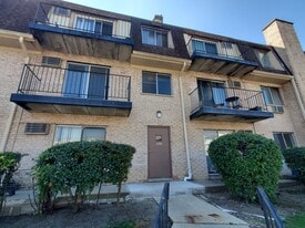 Building Photo - 216 Shorewood Dr
