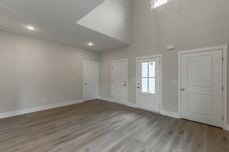 Building Photo - 4688 Heiskell Dr