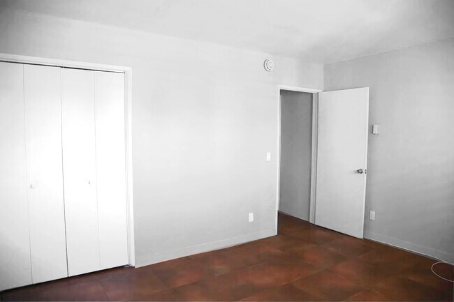 Bedroom - 1233 N Flores St