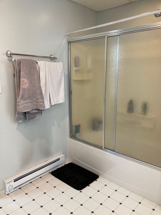 Building Photo - 3+ Bedroom / 2 Bath Single Family Home Ava...