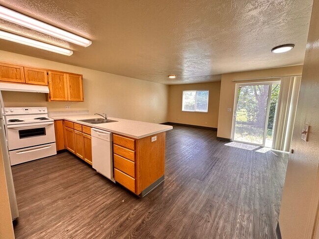 Building Photo - 2607 S Cloverleaf Loop