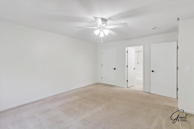 Building Photo - 313-313 Marigold Cir
