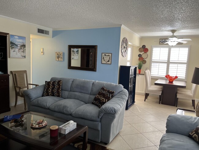 Building Photo - 183 Normandy Ln