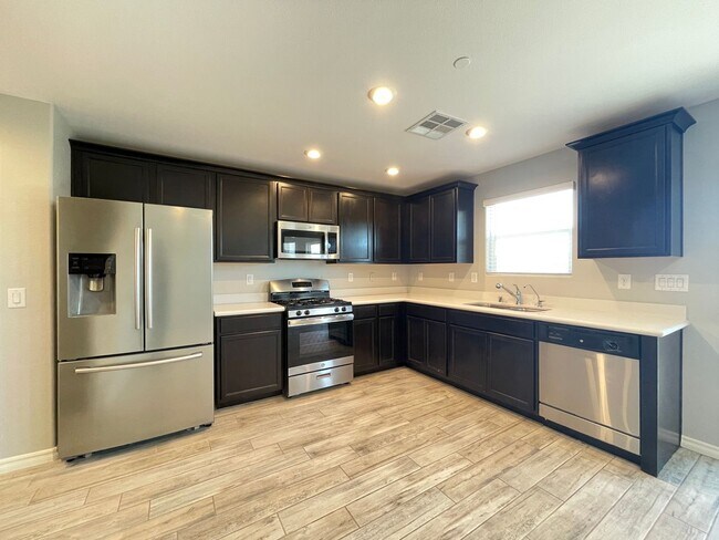 Building Photo - Beautiful Gated Henderson Home | 3 Bed/ 2.5 Bath