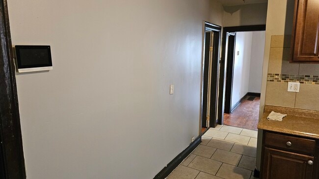 Building Photo - 7146 S Racine Ave