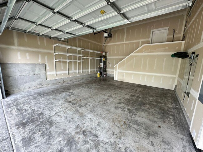 Building Photo - Beautiful large 4 bedroom home in the High...