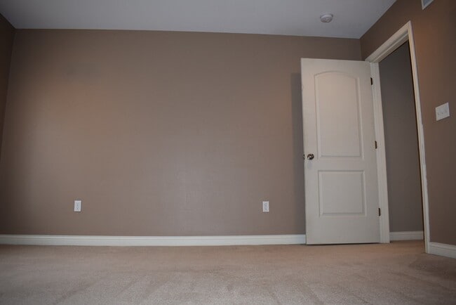 Building Photo - Large 2 story 3 bedroom 2 bathroom!