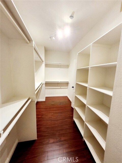 Building Photo - 1016 W Huntington Dr