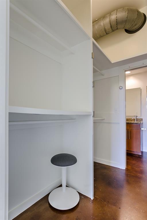 Building Photo - 2235 E 6th St