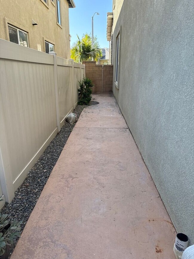 Building Photo - Executive 4 Bedroom Home for Rent