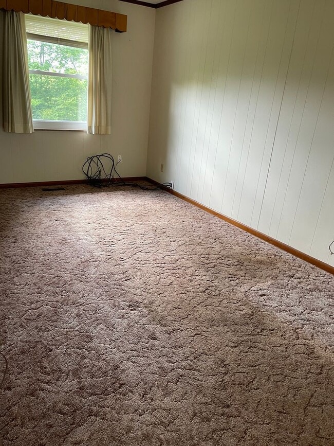 Building Photo - Location & Convenience!!! GREAT BASEMENT!!!!