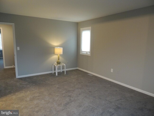 Building Photo - 404 Pinebrooke Cir