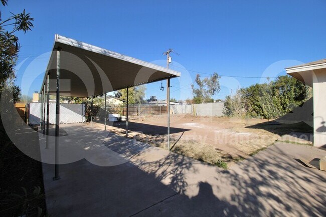 Building Photo - 4148 N 15th Ave