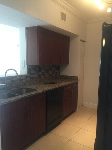 UPDATED APPLIANCES - 201 SW 116th Ave
