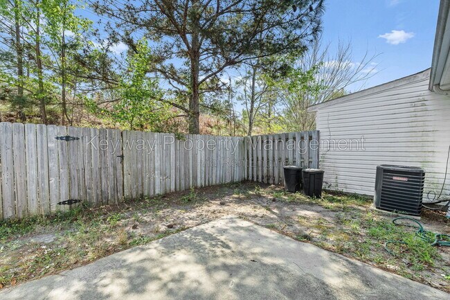 Building Photo - 130 Bennington Ln