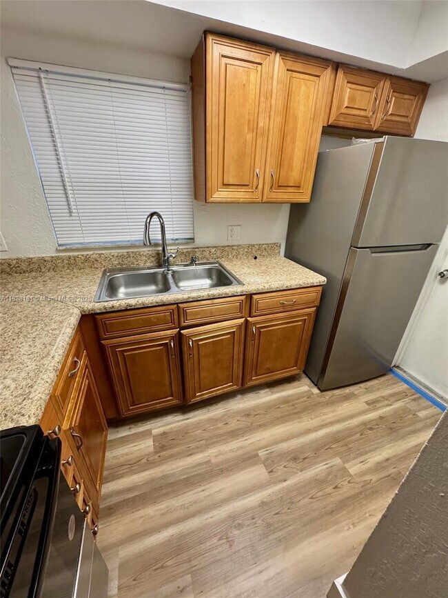 Building Photo - 7830 SW 10th St