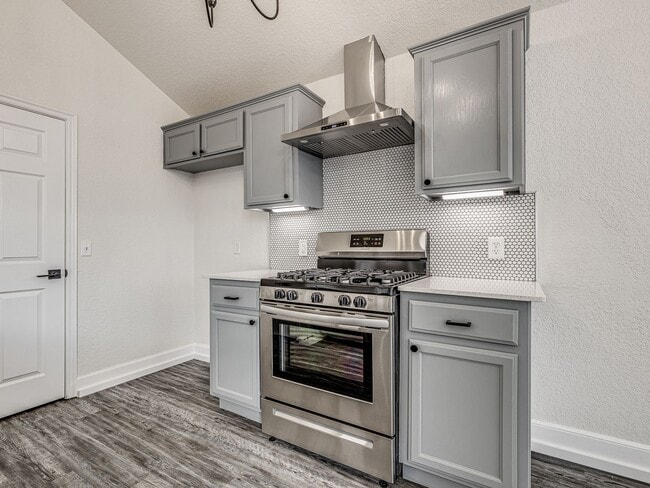 Building Photo - Newly remodeled home in Yukon!