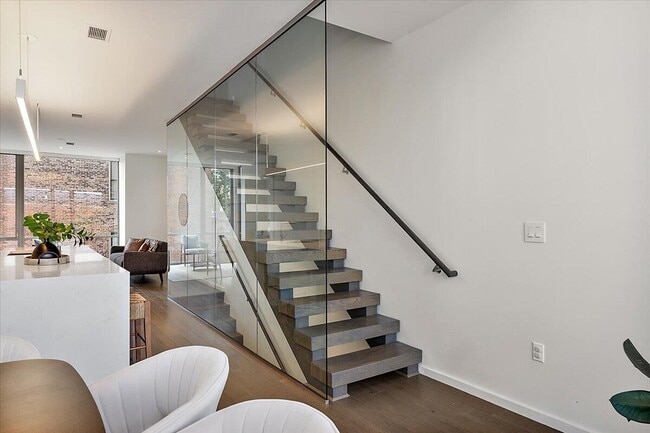 Building Photo - 3105 Brush St