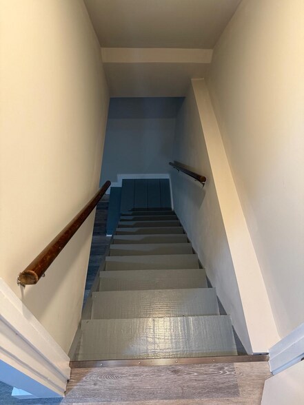 Building Photo - 6580 Fairway Dr W