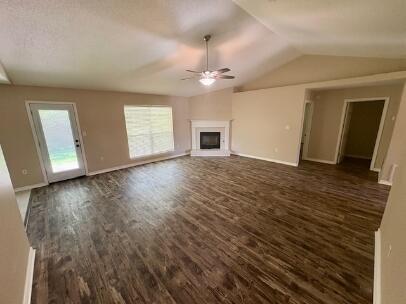Building Photo - 3848 Mesa Rd